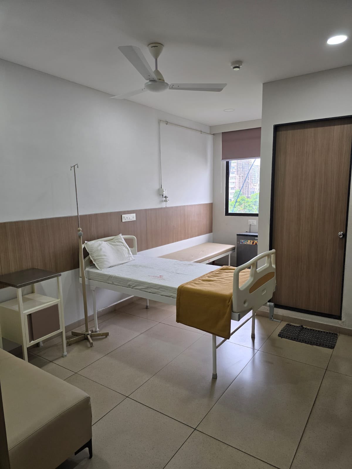 Deluxe patient room